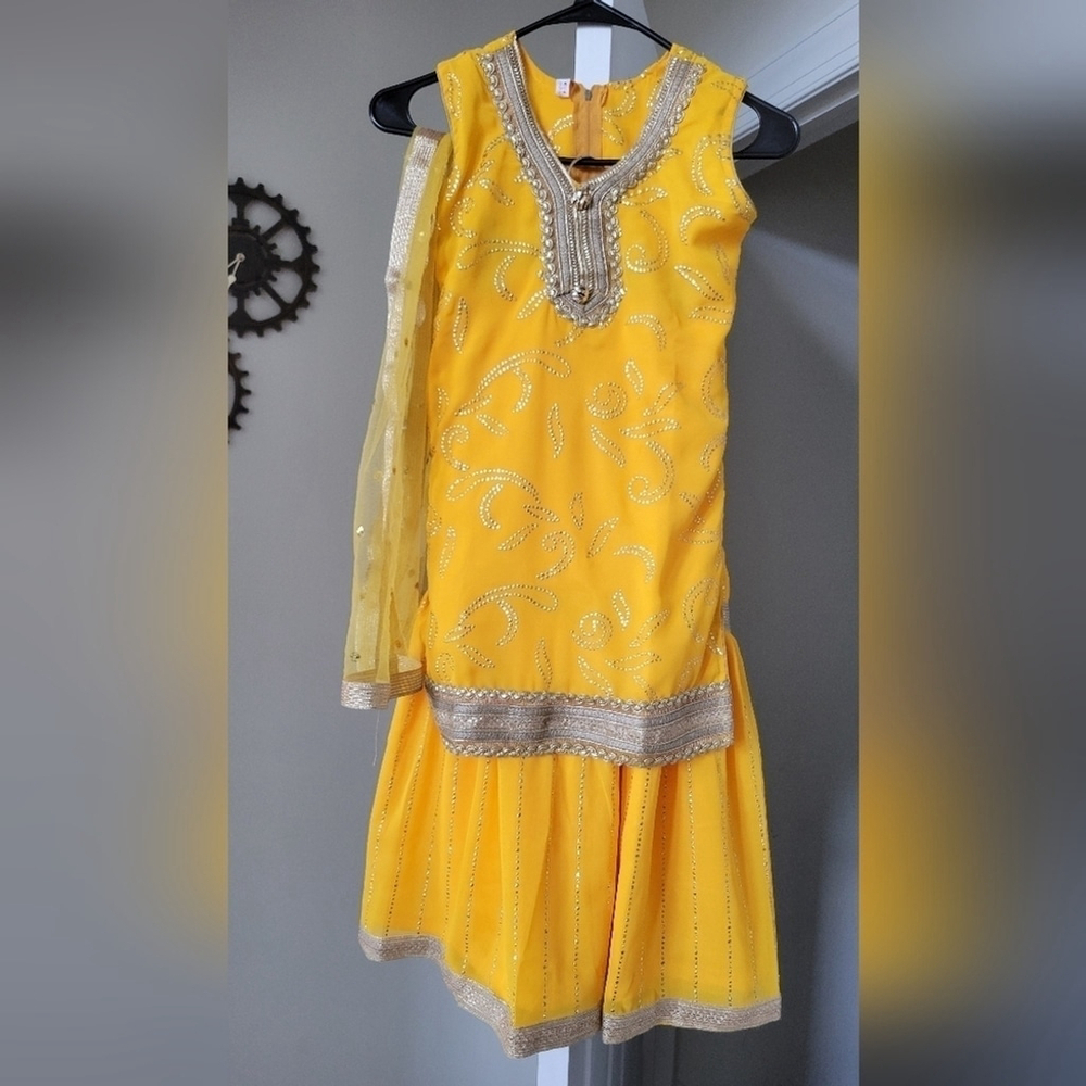 Girls Suit with sharara pants size: 7-8 years
